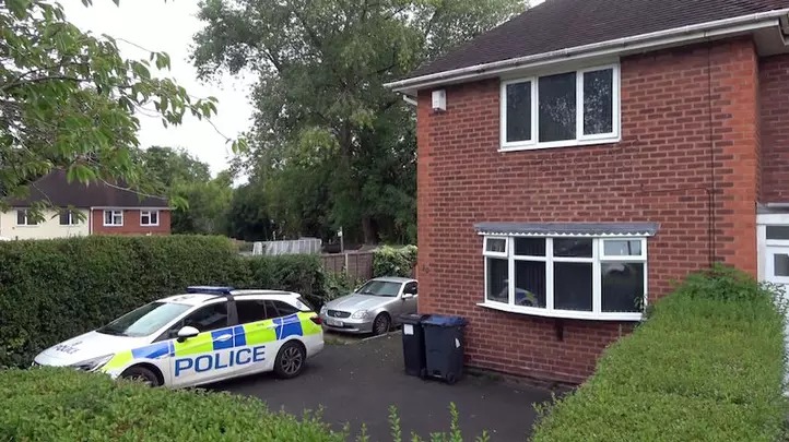 Sedm policistů zatýkalo v Británii 16letou autistku